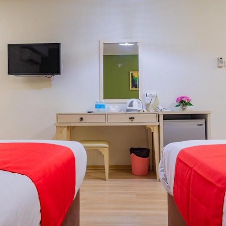 Hotel 101 Permas Jaya Johor Bahru Esterno foto