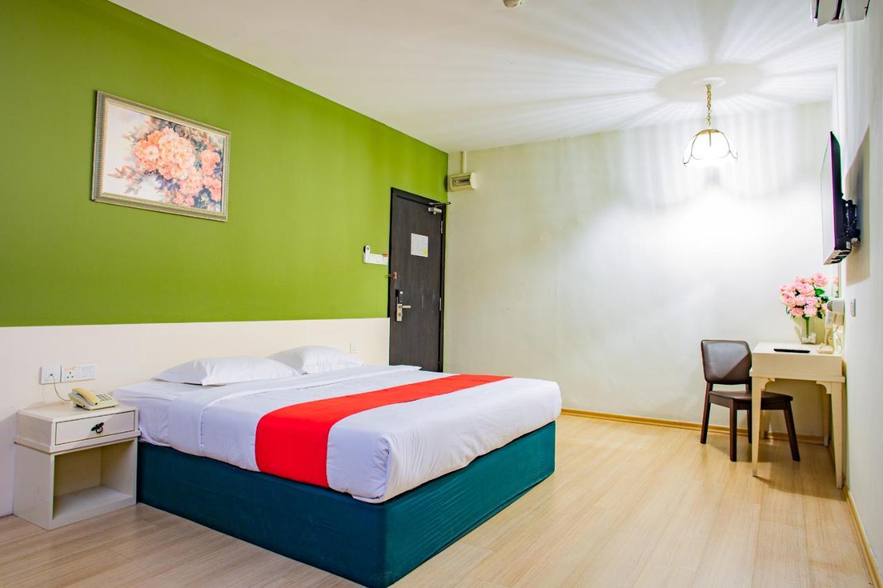 Hotel 101 Permas Jaya Johor Bahru Esterno foto