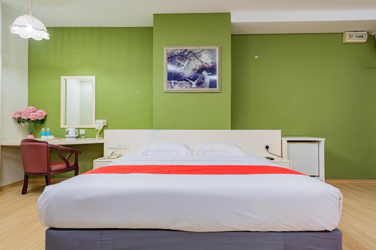 Hotel 101 Permas Jaya Johor Bahru Esterno foto