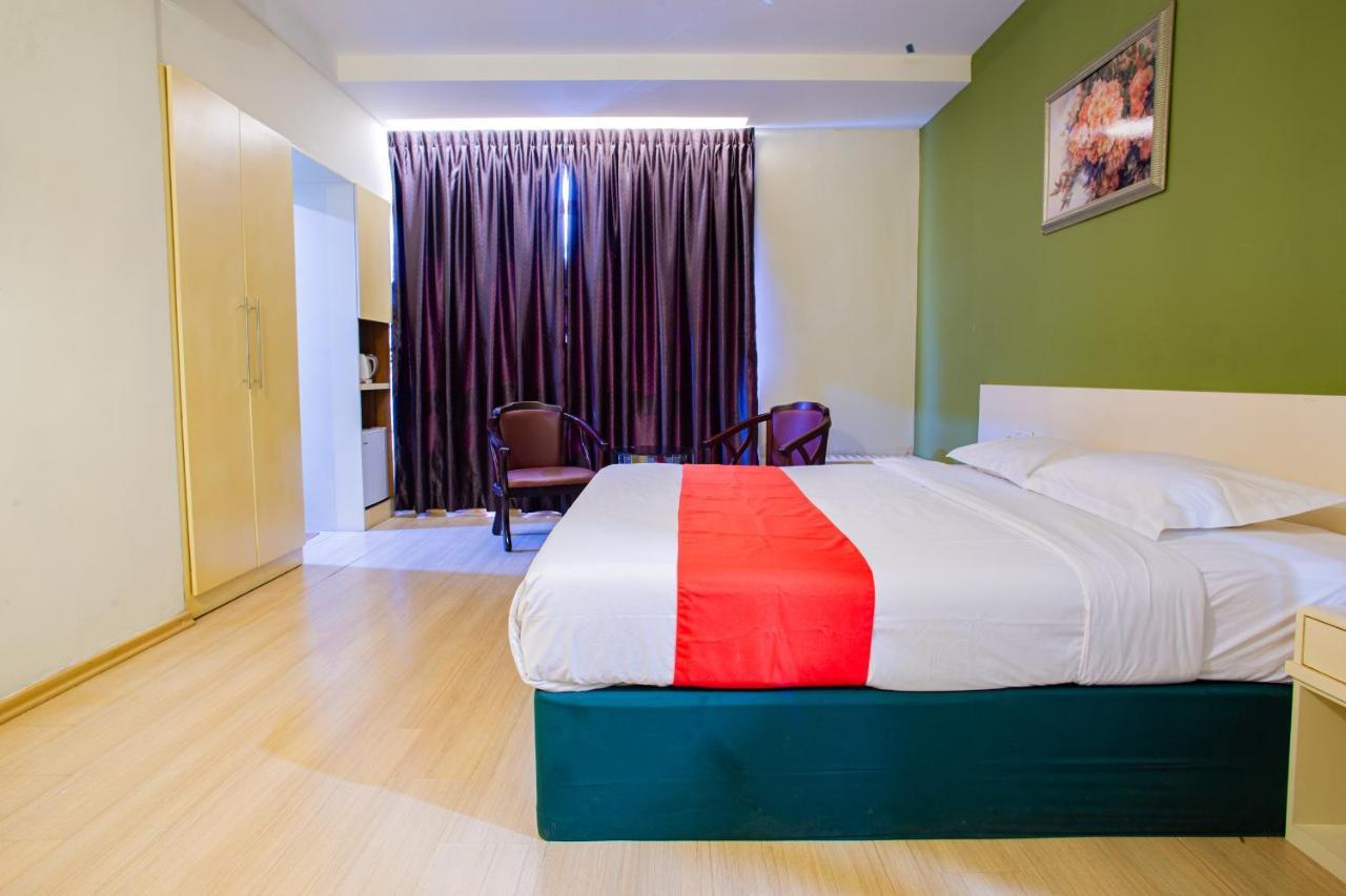 Hotel 101 Permas Jaya Johor Bahru Esterno foto