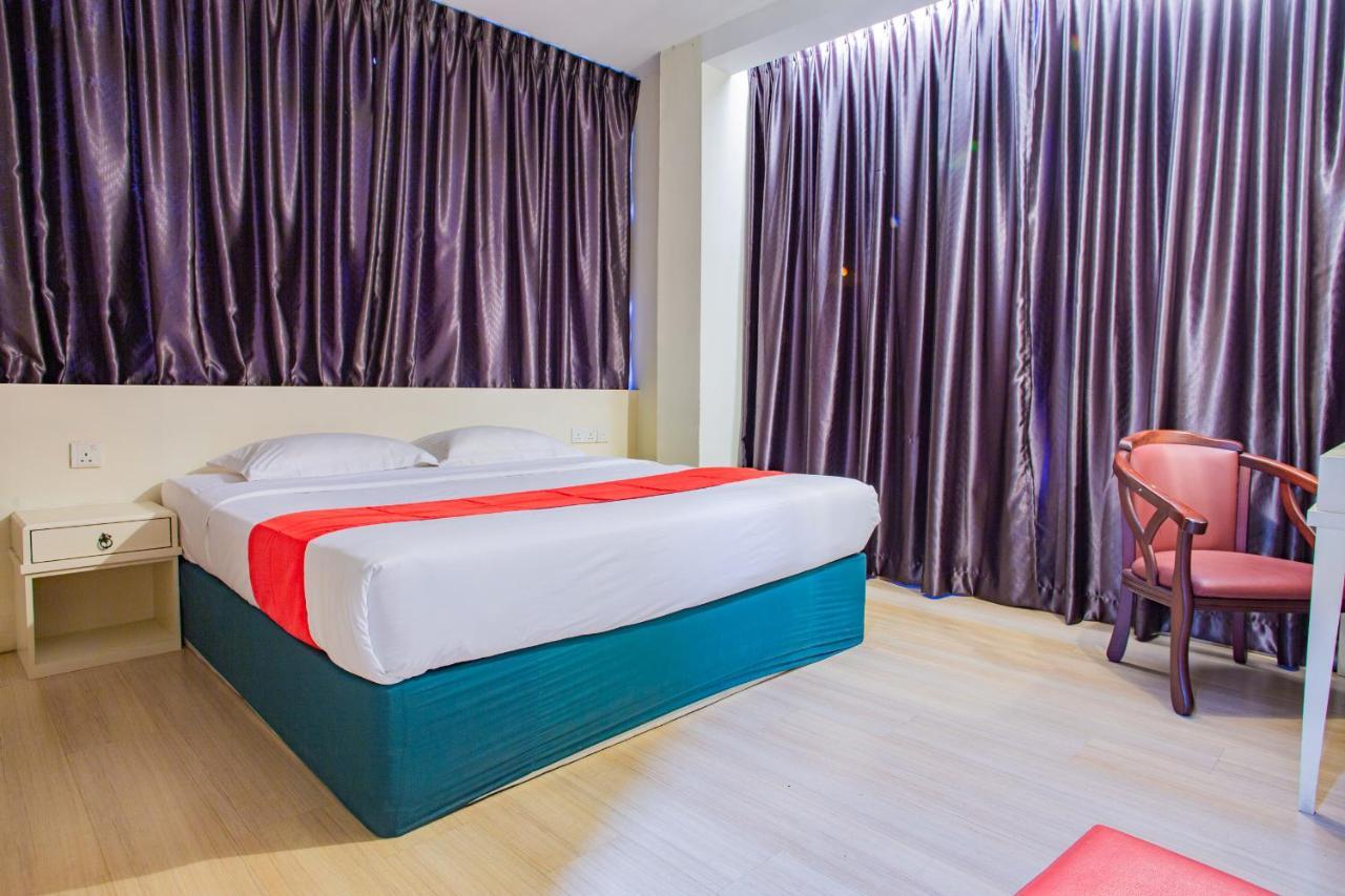 Hotel 101 Permas Jaya Johor Bahru Esterno foto