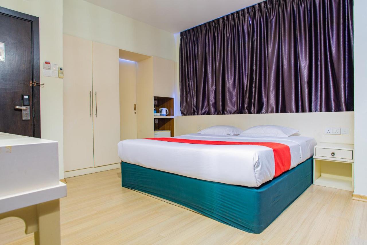 Hotel 101 Permas Jaya Johor Bahru Esterno foto