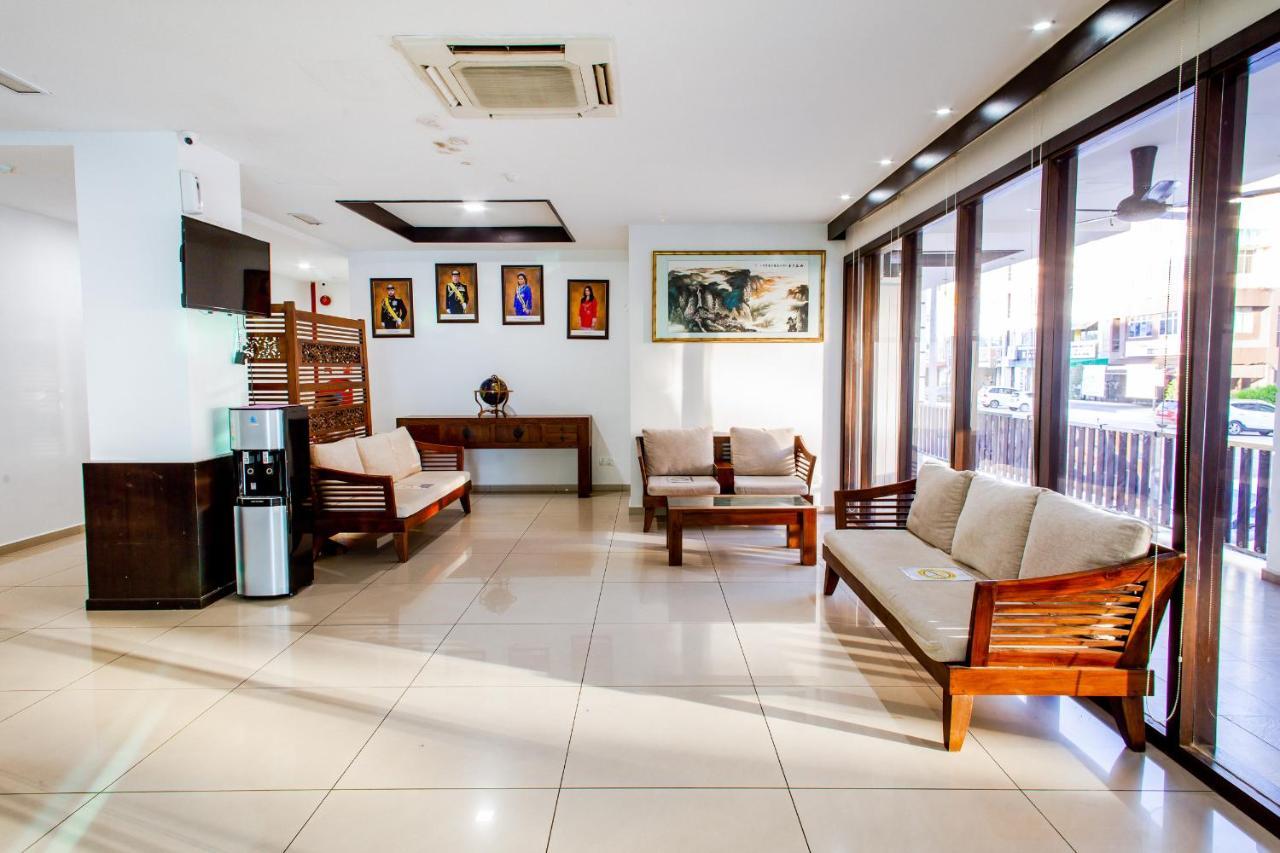 Hotel 101 Permas Jaya Johor Bahru Esterno foto